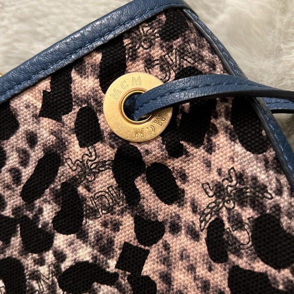 Authentic Mcm Visetos Tote Reversible blue Bag MM size - Picture 14 of 17